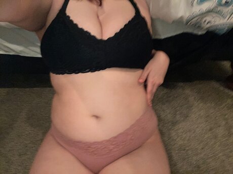 Foto di nudo di fuga di OnlyFans di Eve