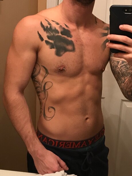 Foto di nudo di fuga di OnlyFans di Royce