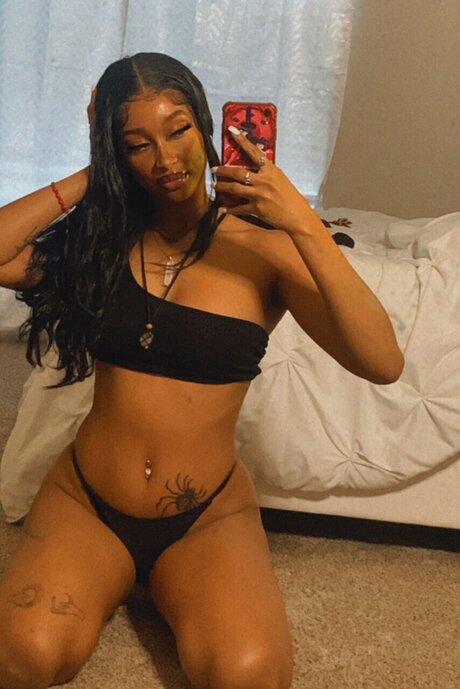 Foto di nudo di fuga di OnlyFans di Ash