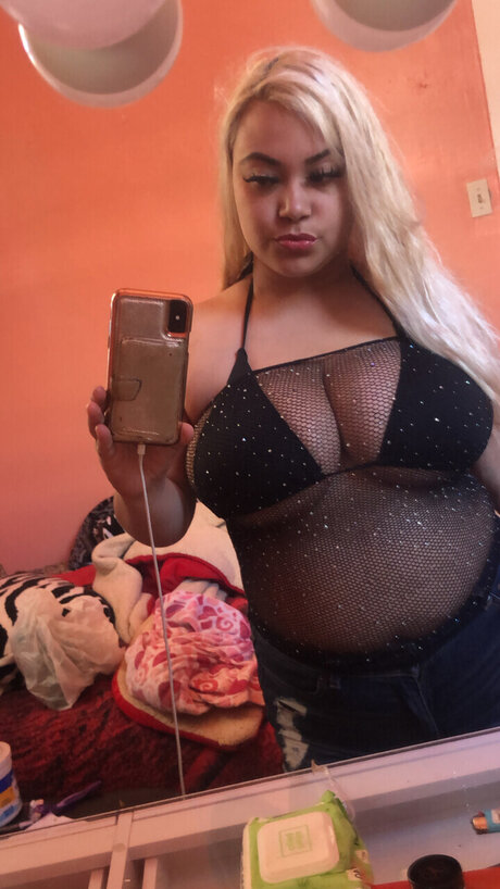 One Lovee Whore