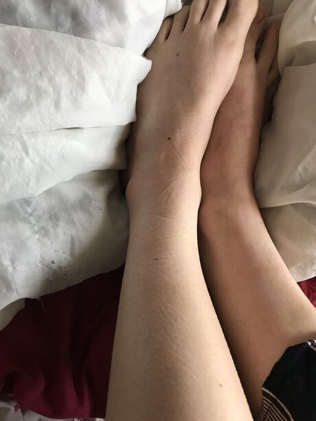 Foto di nudo di fuga di OnlyFans di This Little Piggy