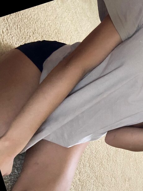 Foto di nudo di fuga di OnlyFans di Melli