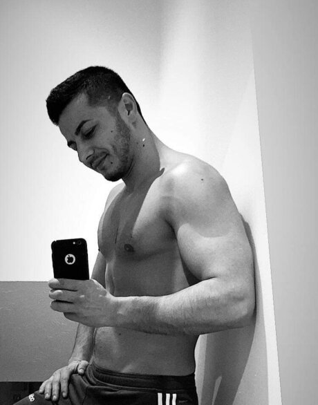Foto di nudo di fuga di OnlyFans di Marius