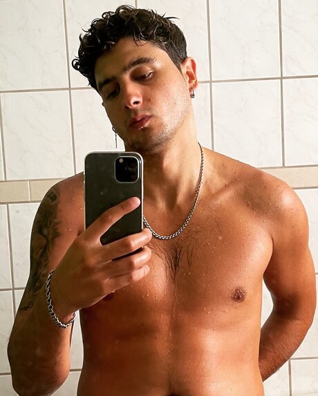 Foto di nudo di fuga di OnlyFans di Giovanni Salvatore