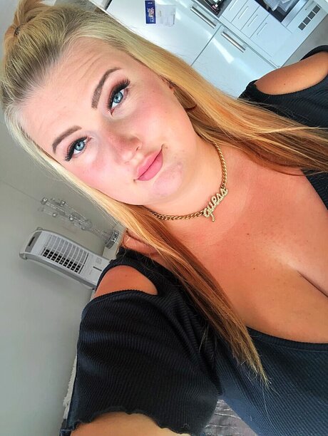 Foto di nudo di fuga di OnlyFans di Idahelena