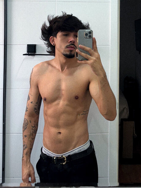 Foto di nudo di fuga di OnlyFans di 