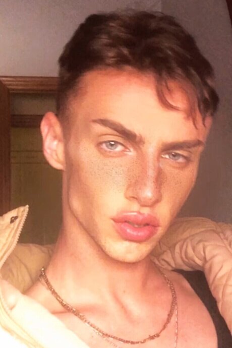 Foto di nudo di fuga di OnlyFans di Edu