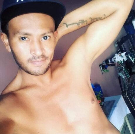 Foto di nudo di fuga di OnlyFans di Diego Morales
