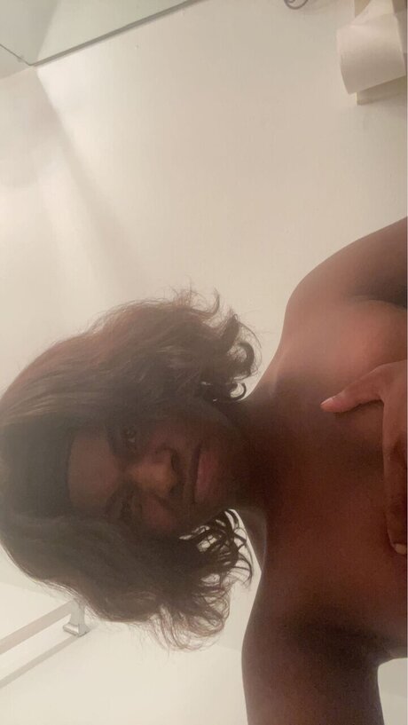 Foto di nudo di fuga di OnlyFans di Angel