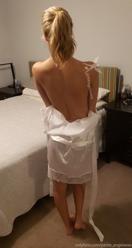 Petite_angelxoxo