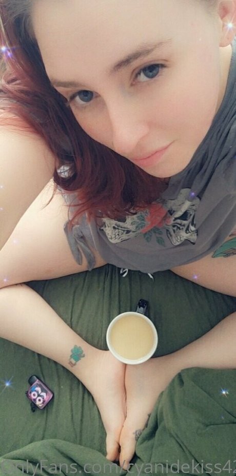 Foto di nudo di fuga di OnlyFans di Cyanidekiss420