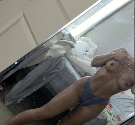 Foto di nudo di fuga di OnlyFans di Bethanyburke