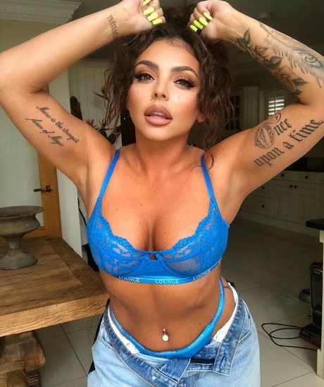Foto di nudo di fuga di OnlyFans di Jesy Nelson