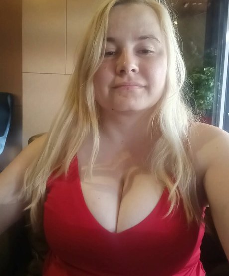 Foto di nudo di fuga di OnlyFans di Dejana Savi