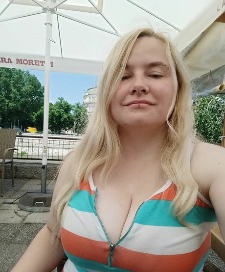 Foto di nudo di fuga di OnlyFans di Dejana Savi