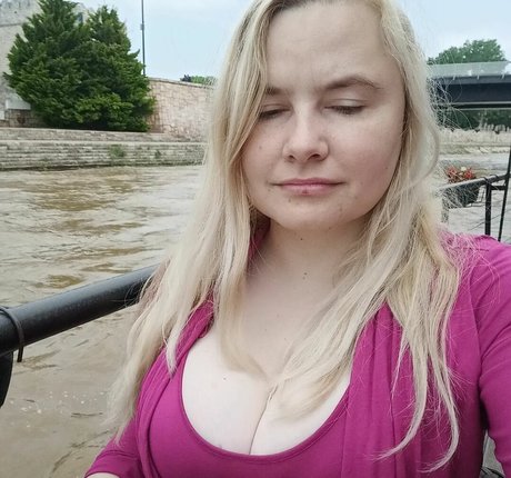Foto di nudo di fuga di OnlyFans di Dejana Savi