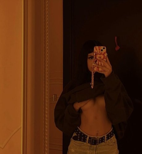 Foto di nudo di fuga di OnlyFans di Luxuraa
