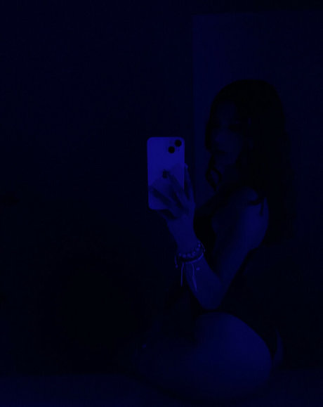 Foto di nudo di fuga di OnlyFans di Luxuraa