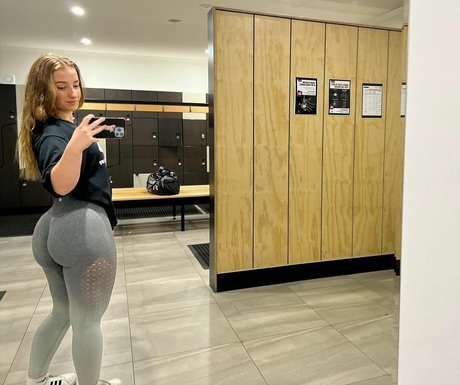 Foto di nudo di fuga di OnlyFans di Isobel Hall