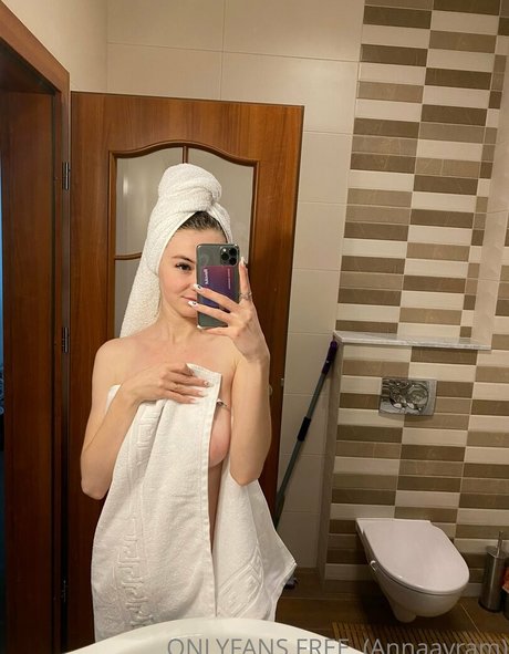 Foto di nudo di fuga di OnlyFans di Annaavram