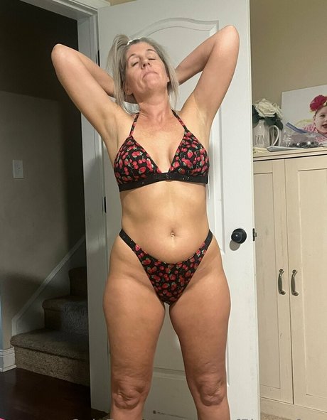 Foto di nudo di fuga di OnlyFans di Momof5bootyfree