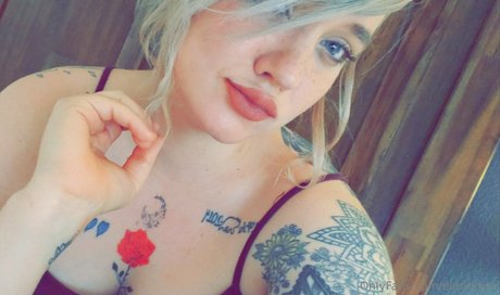 Foto di nudo di fuga di OnlyFans di Elanorose