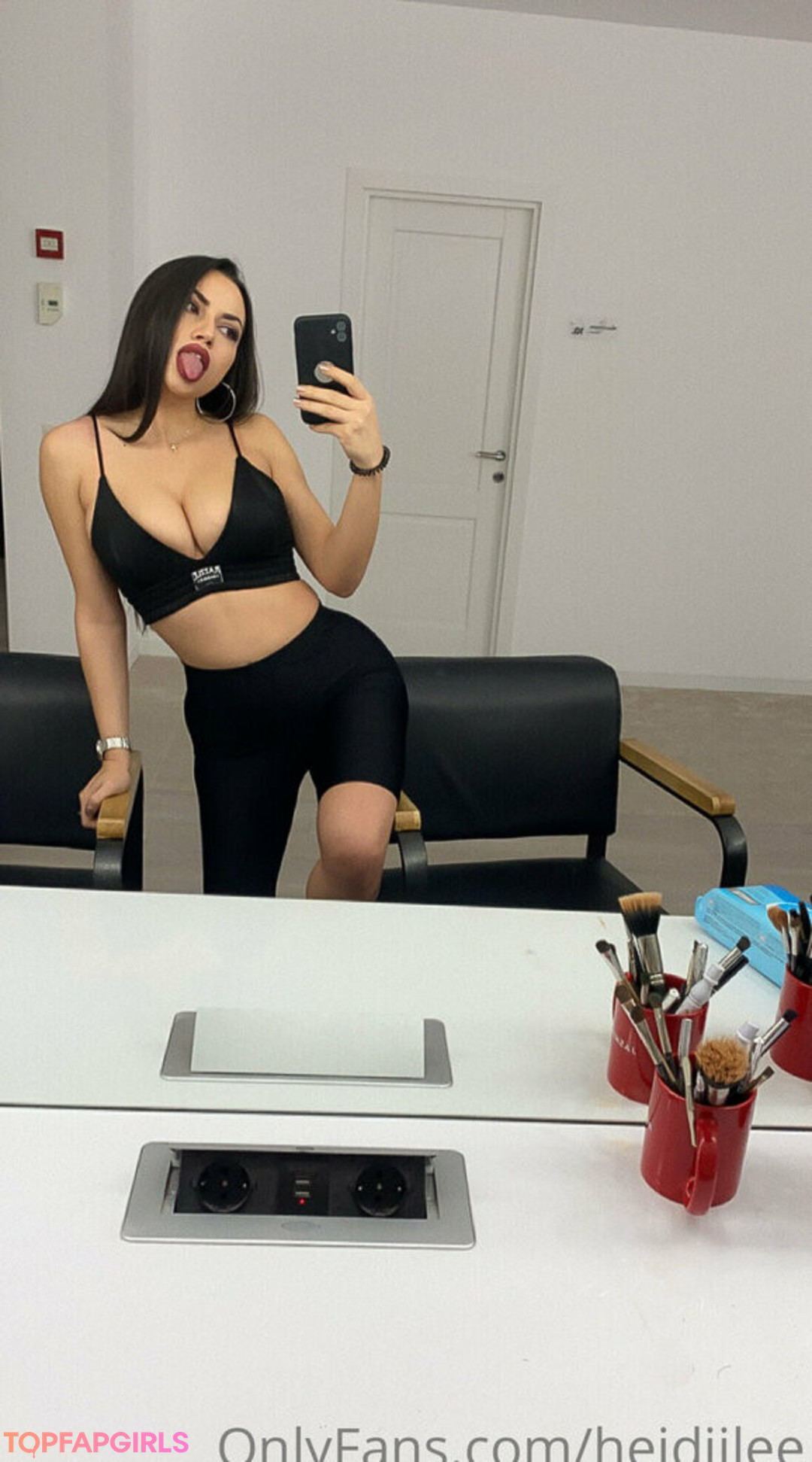 Foto di nudo di fuga di OnlyFans di Virginiadee #50 Foto di nudo di fuga di OnlyFans di Virginiadee #50