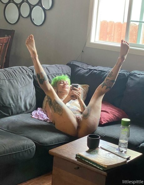Foto di nudo di fuga di OnlyFans di Little Spittle