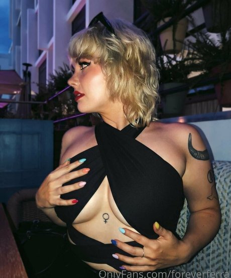 Foto di nudo di fuga di OnlyFans di Foreverferra