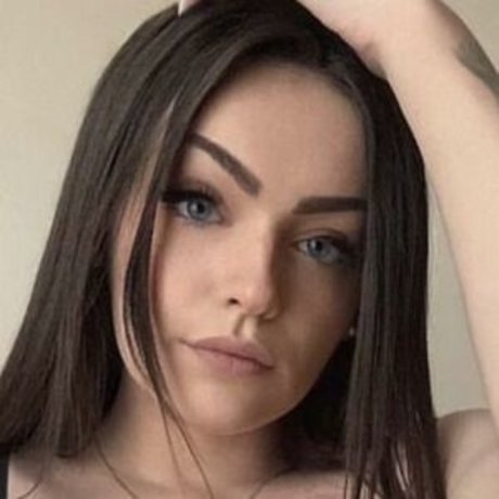 Foto di nudo di fuga di OnlyFans di Lorina