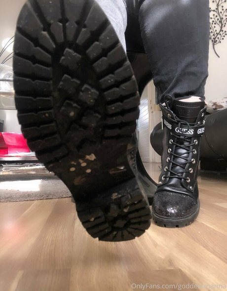 Foto di nudo di fuga di OnlyFans di Latinamarina