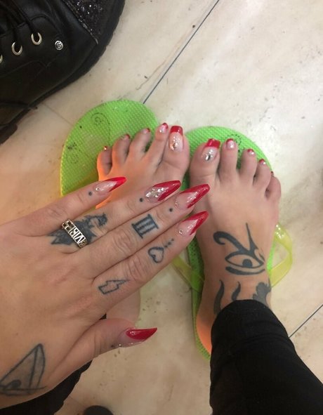 Foto di nudo di fuga di OnlyFans di Latinamarina