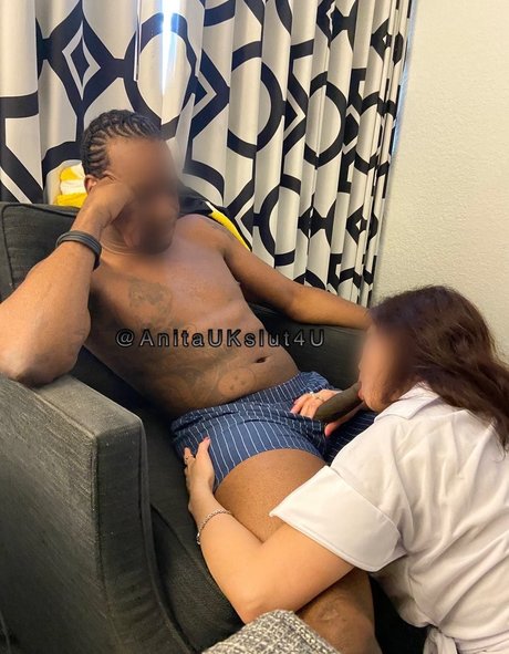 Foto di nudo di fuga di OnlyFans di Anitaukslut4u
