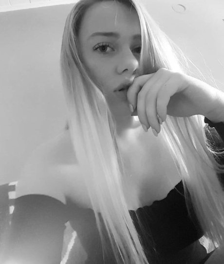 Foto di nudo di fuga di OnlyFans di Sabac