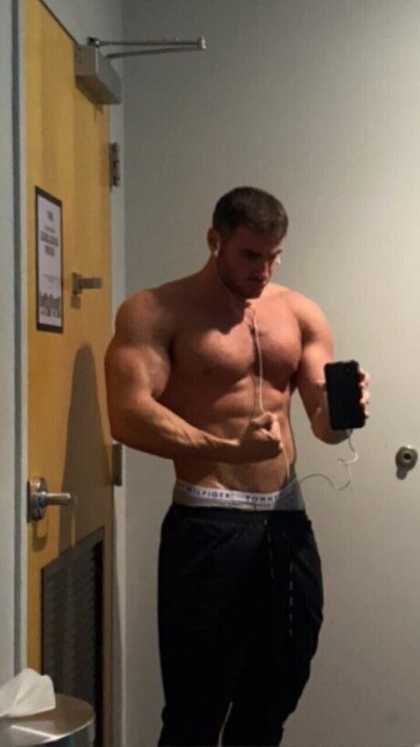 Foto di nudo di fuga di OnlyFans di Charles Keating