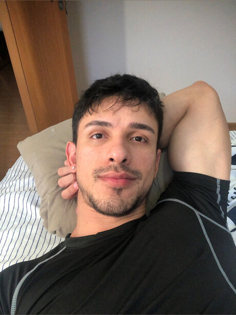 Foto di nudo di fuga di OnlyFans di Holer Levi