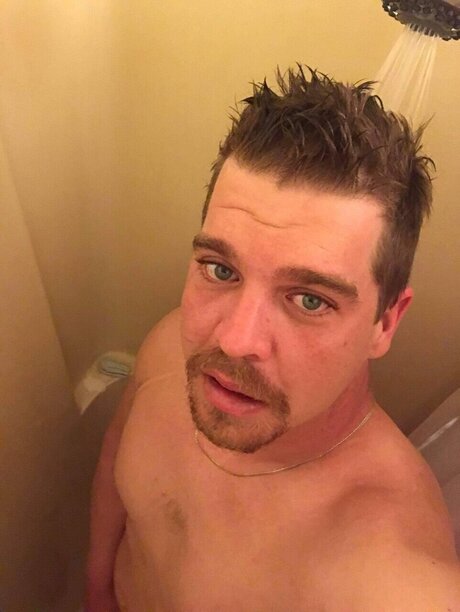 Foto di nudo di fuga di OnlyFans di John