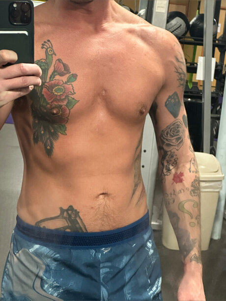 Foto di nudo di fuga di OnlyFans di Charles Roper