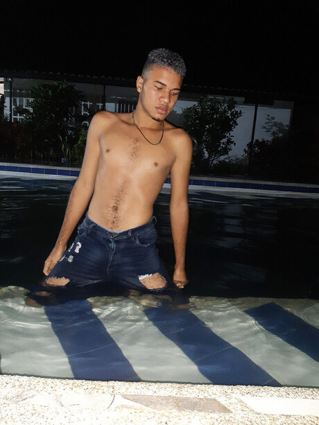 Foto di nudo di fuga di OnlyFans di Juan Felipe