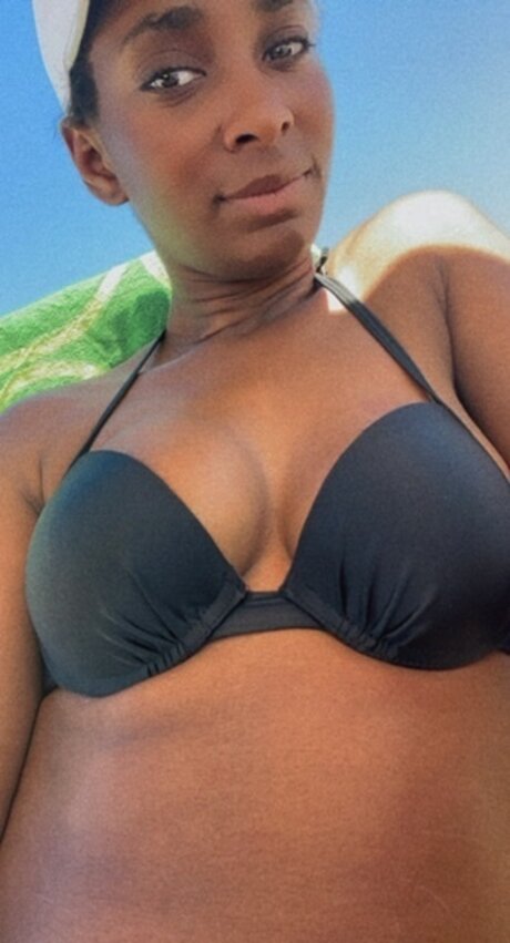 Foto di nudo di fuga di OnlyFans di Kelliebeann