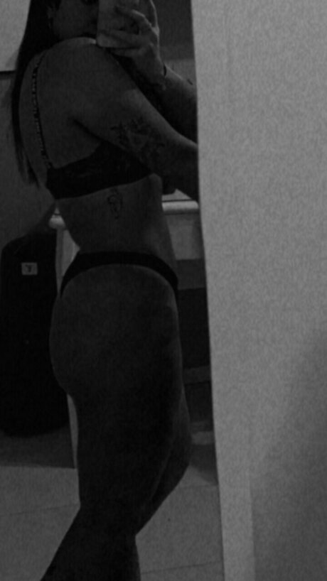 Foto di nudo di fuga di OnlyFans di Carolina