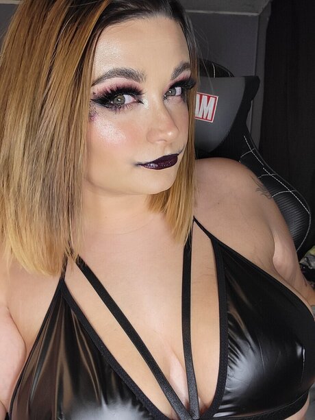 Foto di nudo di fuga di OnlyFans di Amethyst Layne