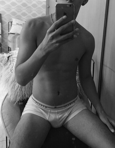 Foto di nudo di fuga di OnlyFans di Frank Garca