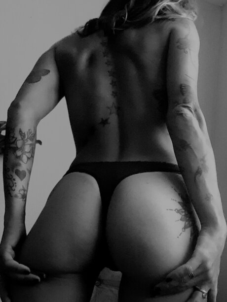 Foto di nudo di fuga di OnlyFans di Yeyogo