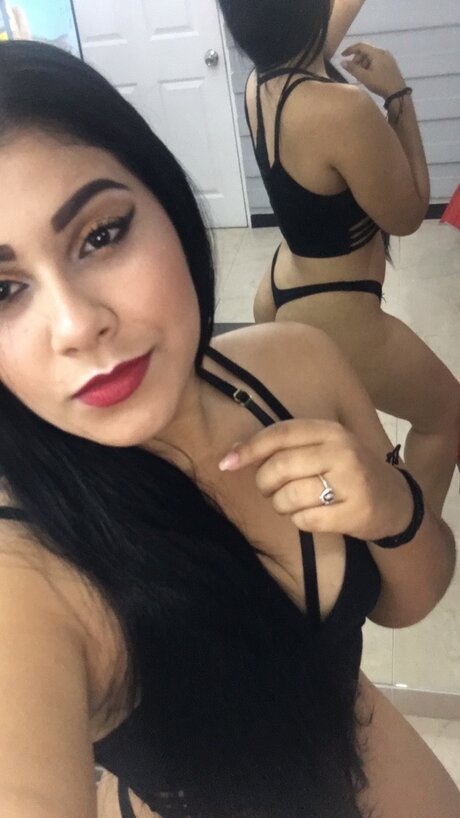 Foto di nudo di fuga di OnlyFans di Leydi Johanna Calderon