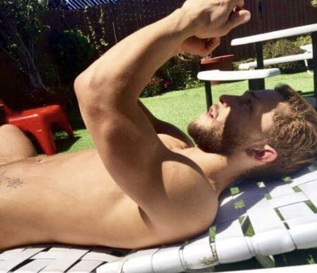 Foto di nudo di fuga di OnlyFans di B