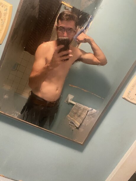 Foto di nudo di fuga di OnlyFans di James