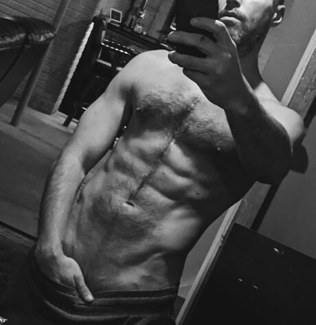 Foto di nudo di fuga di OnlyFans di Captain Nauti