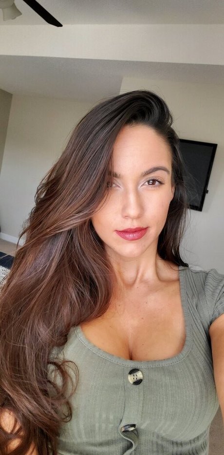 Foto di nudo di fuga di OnlyFans di Arianna Marie
