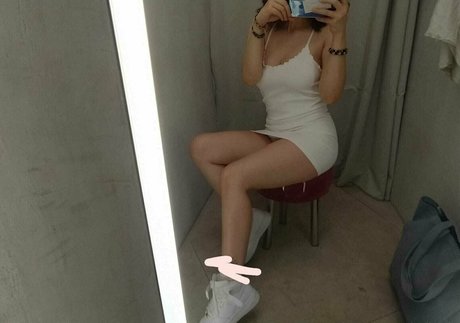 Foto di nudo di fuga di OnlyFans di Hollyloly